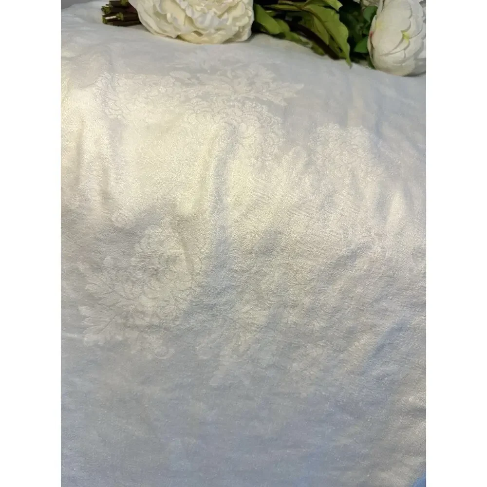 Vtg. WHITE DAMASK Chrysanthemum Flower LINEN TABLECLOTH 67 X 84” Bridal Wedding